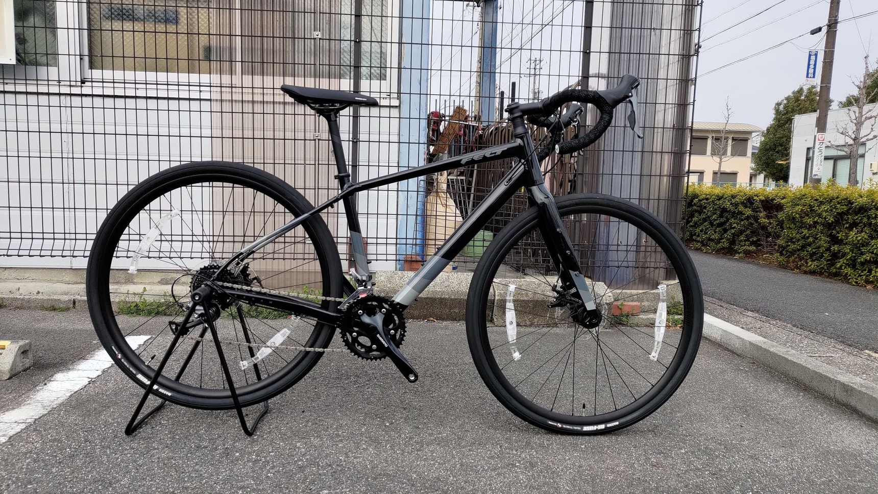 冒険が待っている　FELT　BROAM60