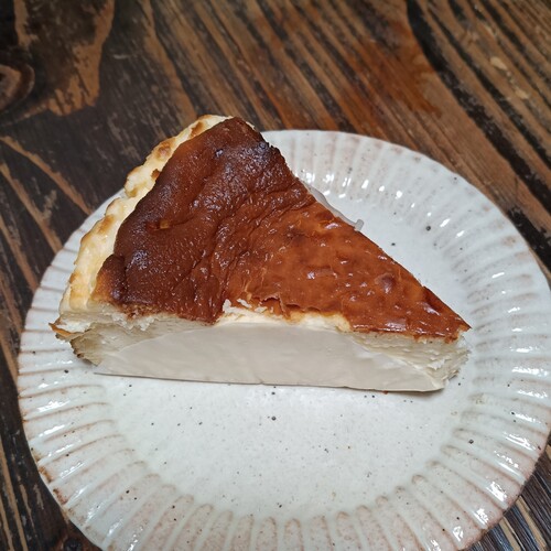 Aiko plus　アイコプリュス（ @24aiko_plus7 ）さんの  #バスクチーズケーキ