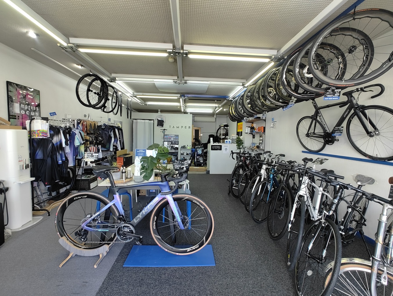 福岡県直方市の自転車店TAMPER BICYCLE