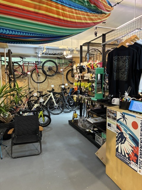 沖縄県の自転車店 neosのショップ外観３