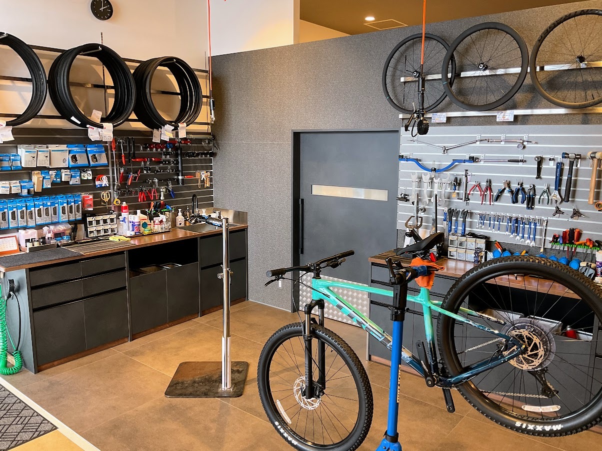 広島県の自転車店 バイシクルネコモト 楽々園店のショップ外観５