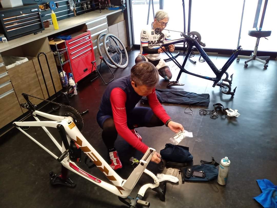 香川県の自転車店 WAVE BIKES 高松店のショップ外観５